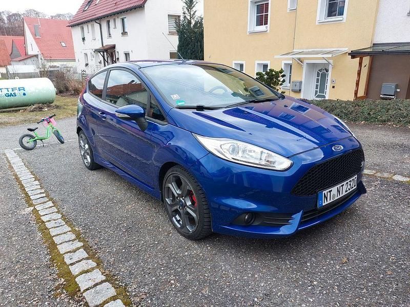 Gebraucht Ford Fiesta ST 182 PS (133 kW) 2016 Blau Limousine