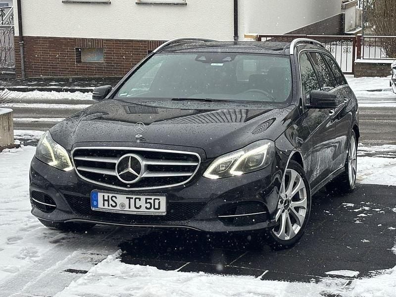 Gebraucht Mercedes E300 Avantgarde 231 PS (169 kW) 2015 Schwarz Limousine
