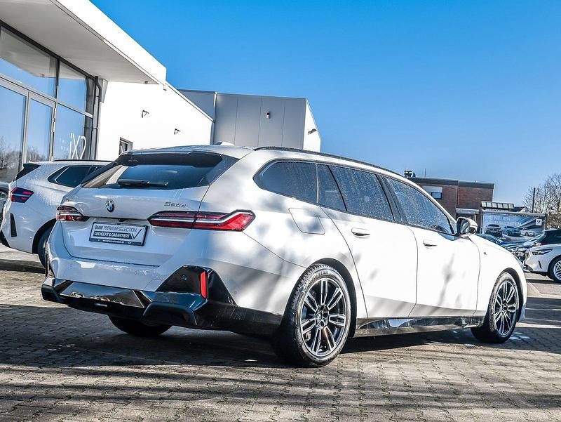 Gebraucht BMW 520 M Sport 197 PS (144 kW) 2025 Weiß Kombi