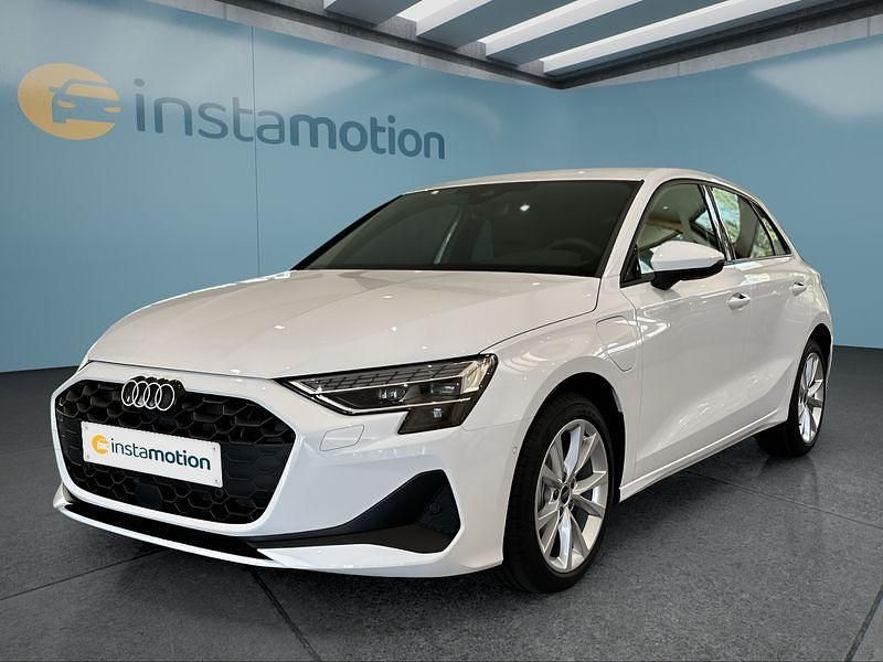Weiß Gebraucht 2025 Audi A3 Sportback e-tron Kleinwagen | 53.699 € - Bild 1/4