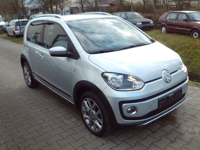 Silber Gebraucht 2014 VW cross up! Kleinwagen | 6.999 € (Fairer Preis) - Bild 1/4