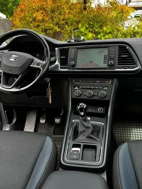 Usado Seat Ateca Style 150 CV (110 kW) 2018 Gris SUV