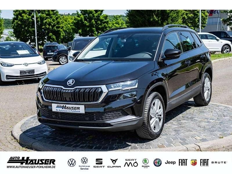 Schwarzmagic perleffekt Gebraucht 2024 Skoda Karoq Selection SUV | 32.375 € (Fairer Preis) - Bild 1/4