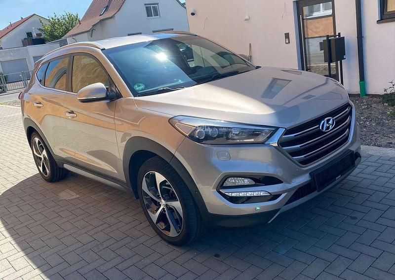 Grau Gebraucht 2016 Hyundai Tucson Premium SUV | 16.900 € (Guter Preis) - Bild 1/4
