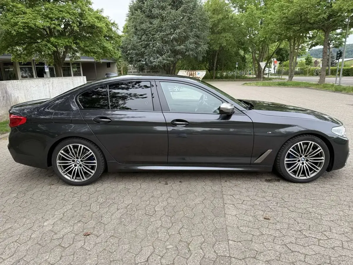 Gebraucht BMW M550 Shadowline 400 PS (294 kW) 2020 Grau Limousine