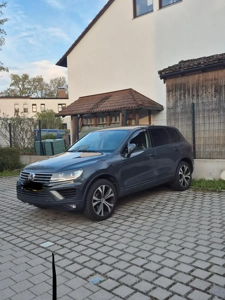 Gebraucht VW Touareg 262 PS (192 kW) 2015 Grau SUV