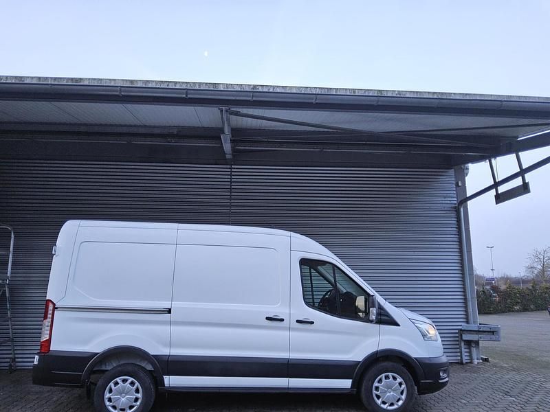 Gebraucht Ford Transit Trend 131 PS (96 kW) 2022 Frostweiß Limousine