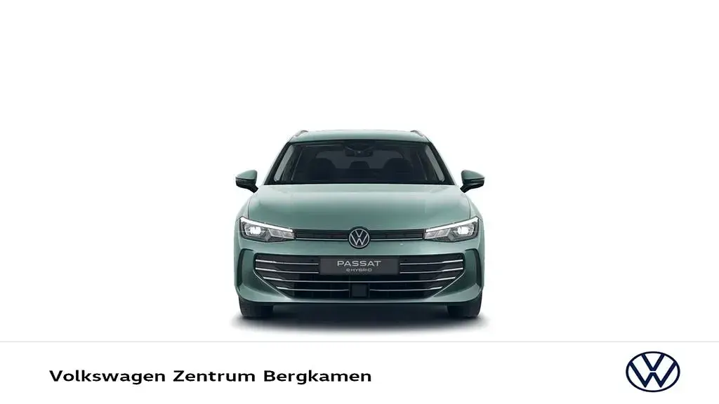 Gebraucht VW Passat Business 204 PS (150 kW) 2025 Maripositgrün metallic Kombi