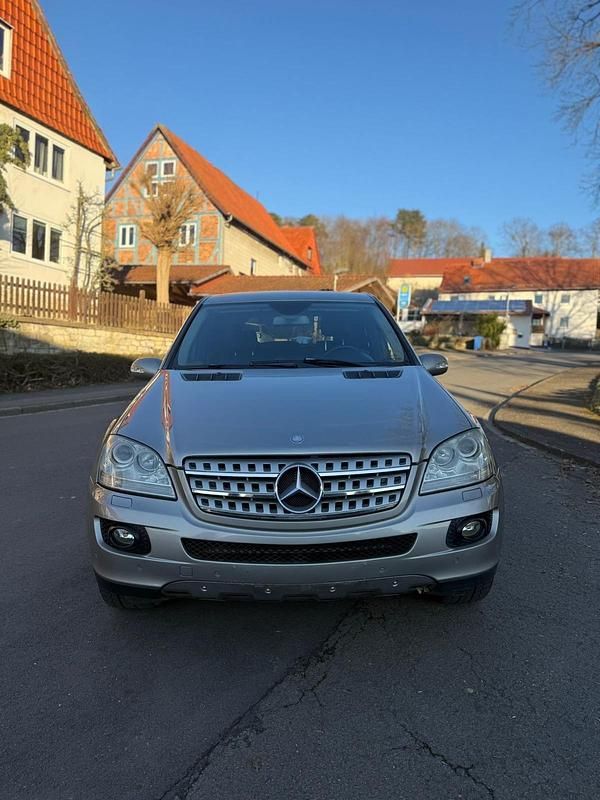 Gebraucht Mercedes ML420 306 PS (225 kW) 2008 Gold SUV