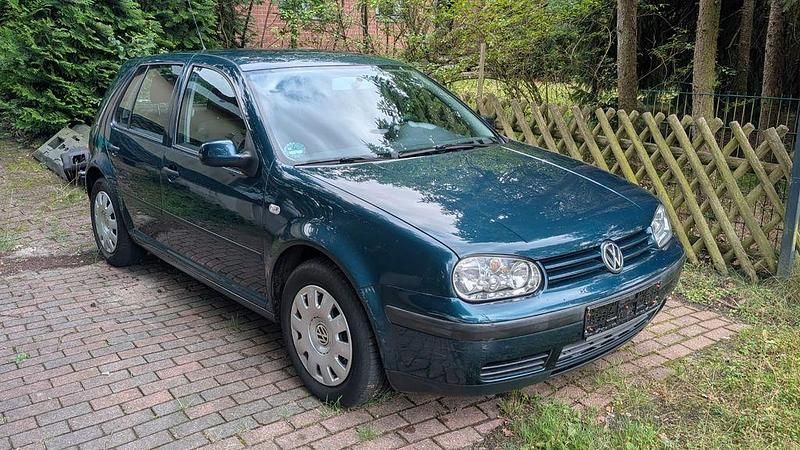 Grün Gebraucht 2002 VW Golf Limousine | 750 € (Superpreis) - Bild 1/4