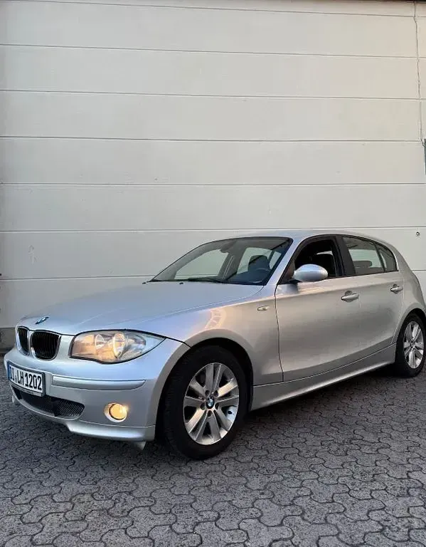 Gebraucht BMW 118 122 PS (89 kW) 2006 Silber Kleinwagen