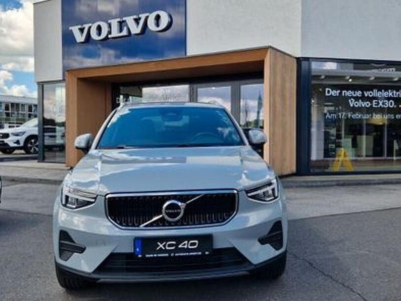Gebraucht Volvo XC40 Core 163 PS (119 kW) 2024 Vapour grey SUV