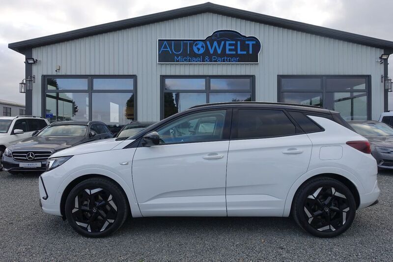 Lack weiss banquise/deckende l Gebraucht 2022 Opel Grandland X GSe SUV | 27.990 € (Etwas zu teuer) - Bild 1/4
