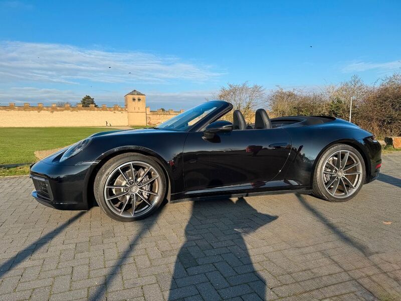 Schwarz Gebraucht 2020 Porsche 911 Carrera 4 Cabriolet Cabrio | 122.992 € (Guter Preis) - Bild 1/4