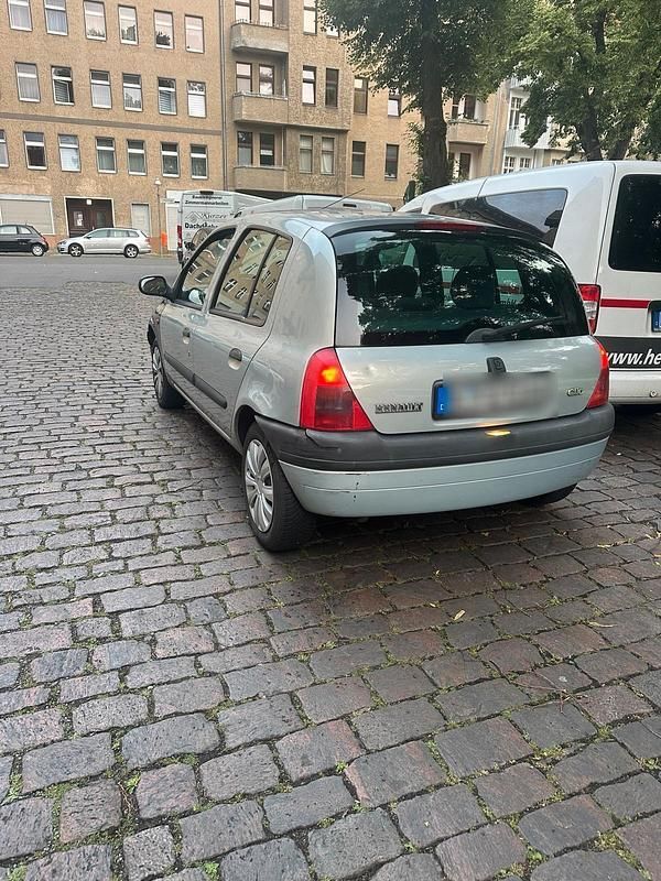 Silber Gebraucht 1999 Renault Clio II Limousine | 1.000 € - Bild 1/4