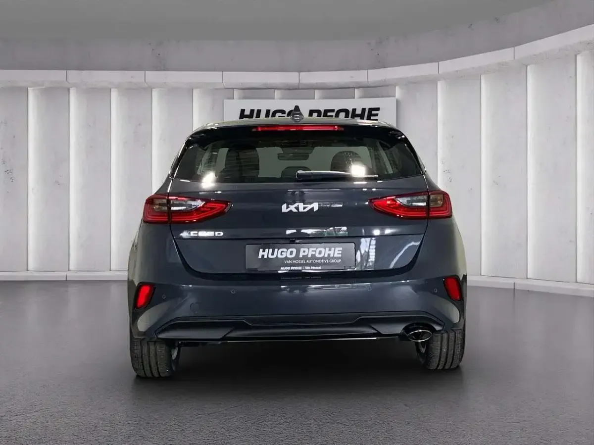 Gebraucht Kia Ceed Comfort 140 PS (102 kW) 2025 Pentametal (metallisch silber) Kleinwagen