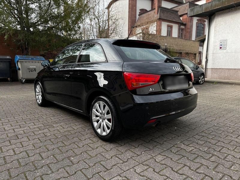 Second-hand Audi A1 Attraction 105 CP (77 kW) 2010 Negru Hatchback