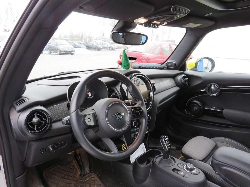 Gebraucht Mini Cooper SE 135 kW (184 PS) 2023 Nanuq white Kleinwagen