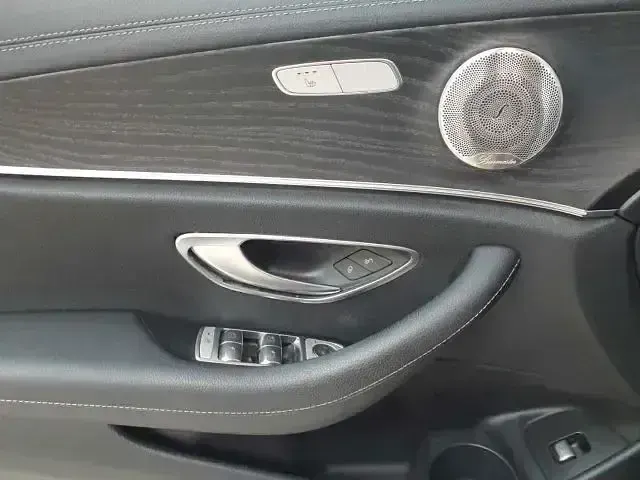 Gebraucht Mercedes E220 2023 Schwarz Limousine