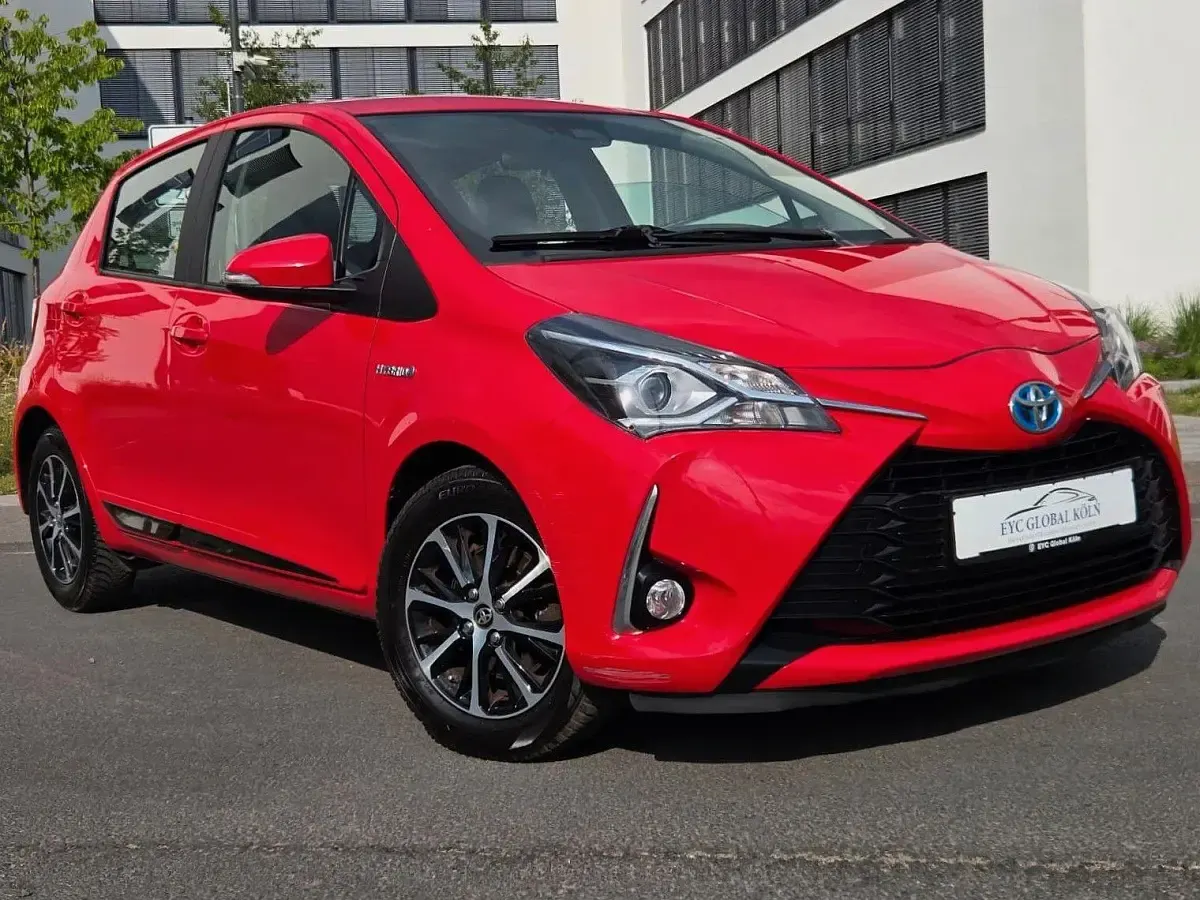 Gebraucht Toyota Yaris Hybrid Team 101 PS (74 kW) 2018 Rot Kleinwagen