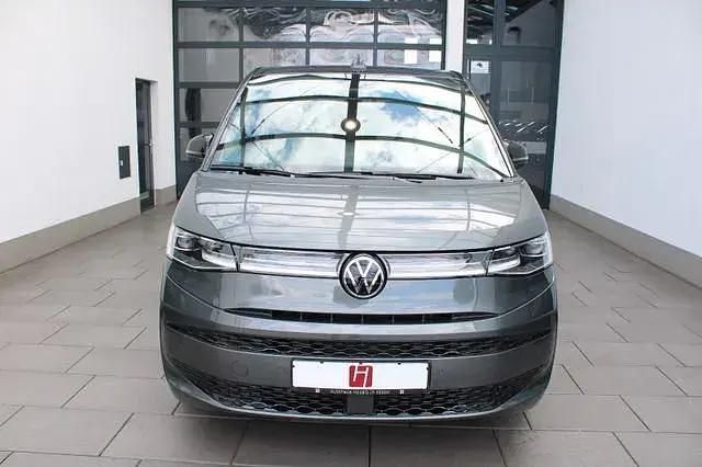 Usado VW Multivan Edition 150 CV (110 kW) 2024 Gris Monovolumen