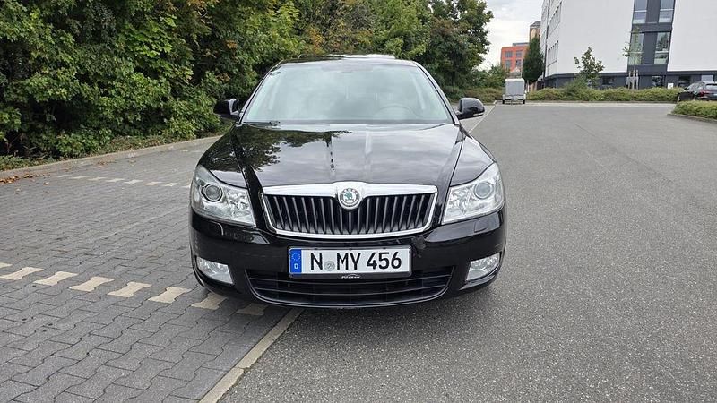 Schwarz Gebraucht 2012 Skoda Octavia Ambition Limousine | 6.500 € (Superpreis) - Bild 1/4