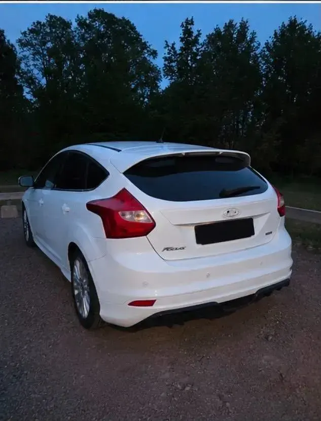 Gebraucht Ford Focus Titanium 101 PS (74 kW) 2015 Weiß Kombi