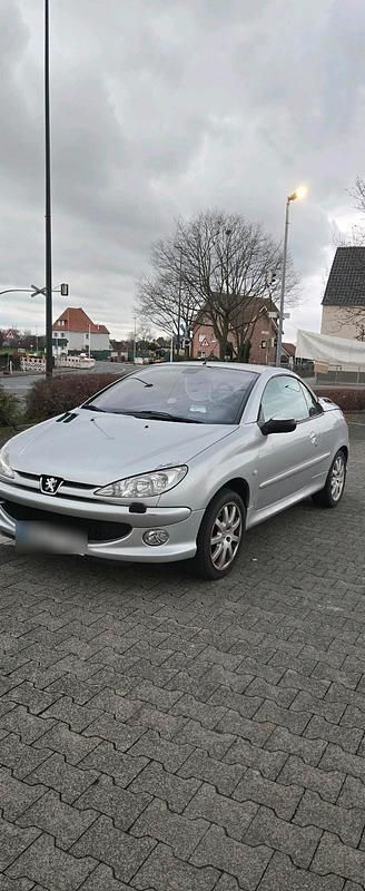 Gebraucht Peugeot 206 CC 110 PS (80 kW) 2004 Silber Cabrio