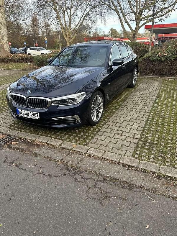 Blau Gebraucht 2018 BMW 520 Luxury Line Limousine | 25.000 € (Guter Preis) - Bild 1/4