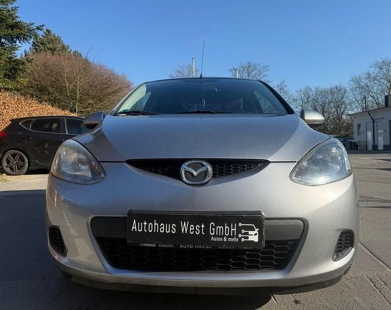 Gebraucht Mazda 2 Inclusive 75 PS (55 kW) 2010 Silber Kleinwagen
