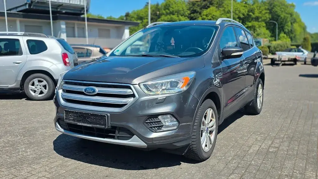 Usata Ford Kuga Trend 120 CV (88 kW) 2017 Grigio SUV