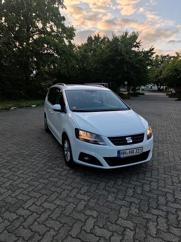 Weiß Gebraucht 2017 Seat Alhambra Van / Kleinbus | 11.899 € (Superpreis) - Bild 1/4