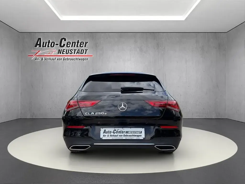 Gebraucht Mercedes CLA250e 160 PS (117 kW) 2021 Schwarz Coupé