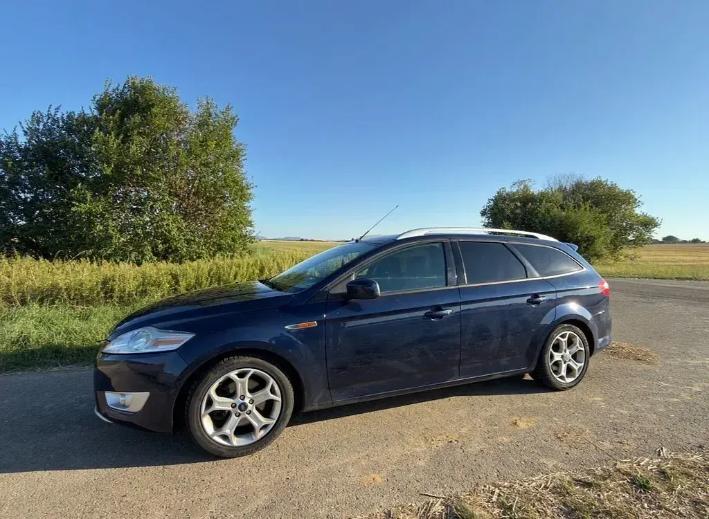 Gebraucht Ford Mondeo Sport 140 PS (102 kW) 2011 Blau Limousine