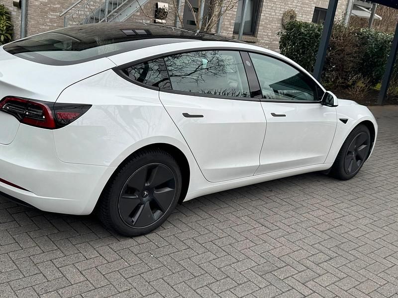 Gebraucht Tesla Model 3 RWD 220 kW (300 PS) 2023 Weiß Limousine