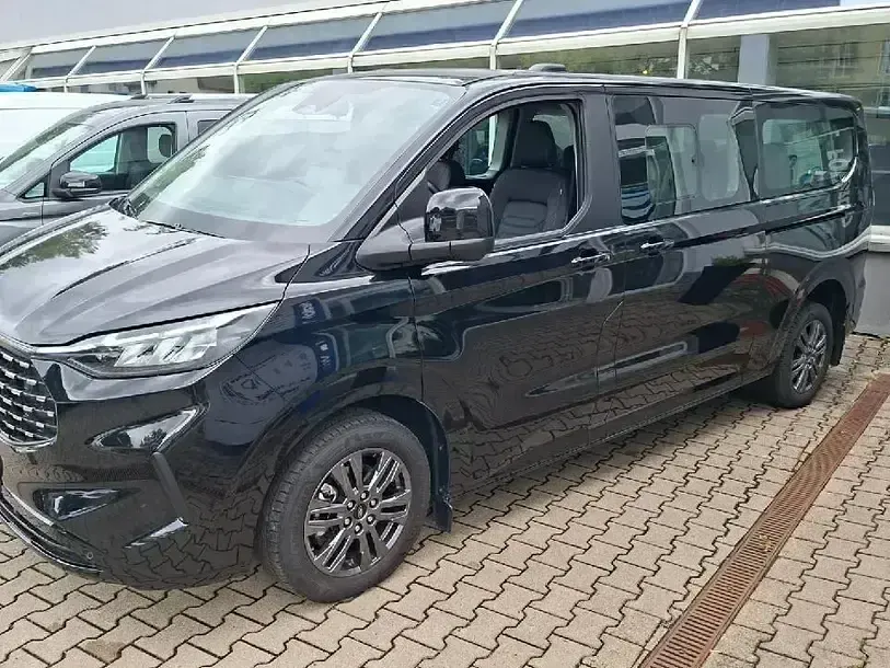Gebraucht Ford Tourneo Custom Titanium 170 PS (125 kW) 2025 Schwarz Van
