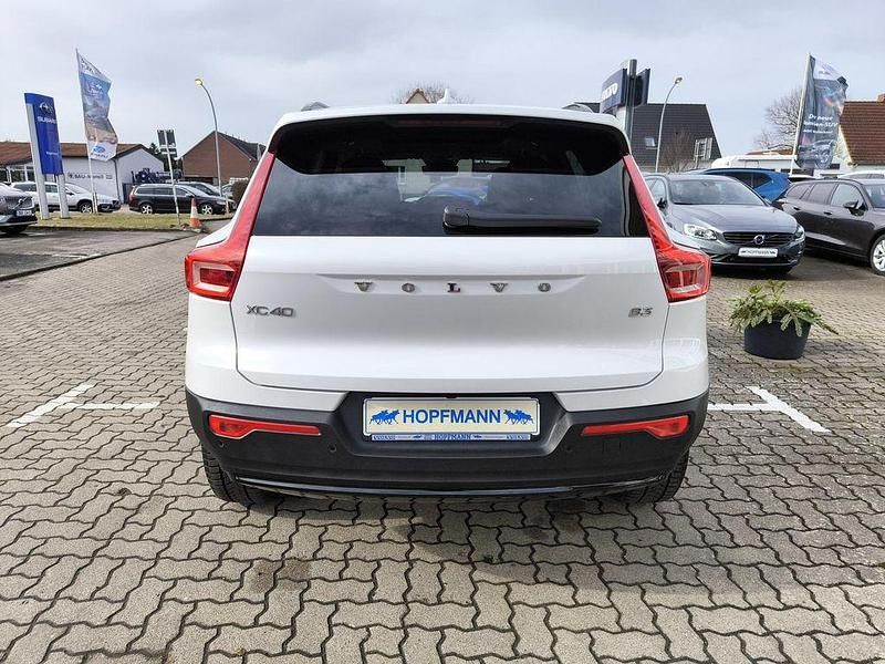 Gebraucht Volvo XC40 Plus 163 PS (119 kW) 2025 Crystal white / metallic SUV