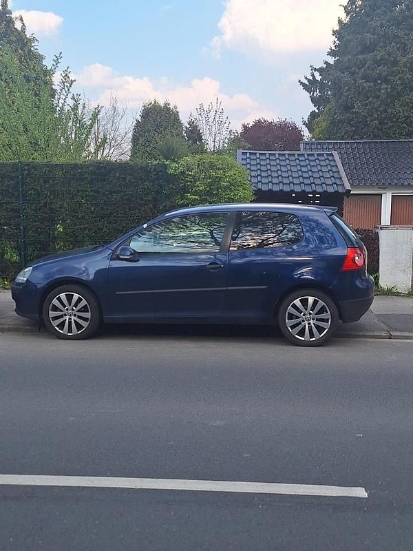 Gebraucht VW Golf V 2004 Blau Kleinwagen