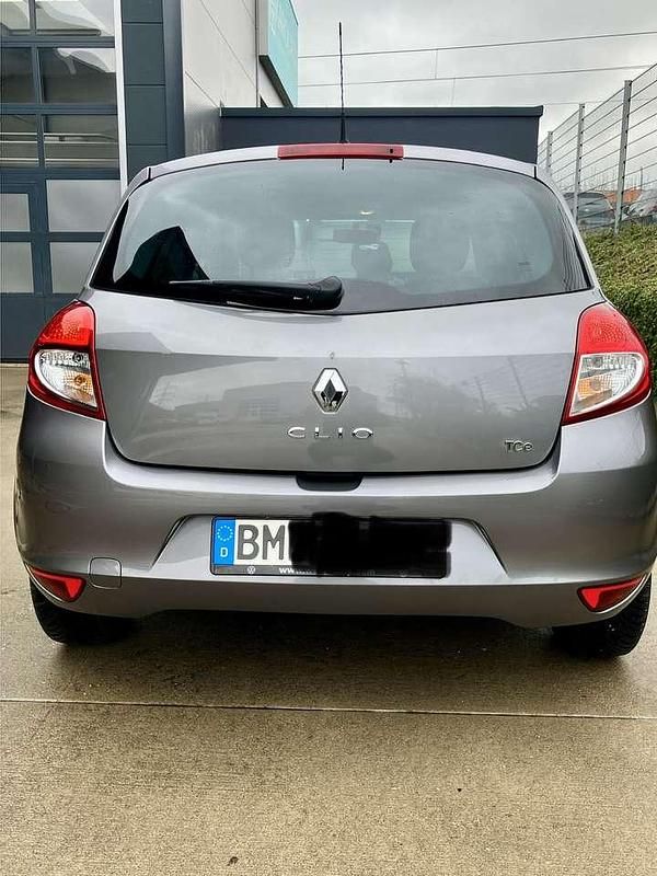 Gebraucht Renault Clio II Dynamique 103 PS (75 kW) 2011 Limousine