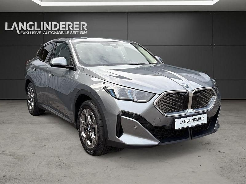 Gebraucht BMW iX2 Performance 225 kW (306 PS) 2024 Skyscraper grau metallic SUV