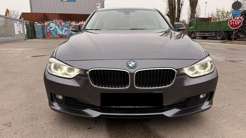 Gebraucht BMW 335 Sport Line 306 PS (225 kW) 2013 Grau Limousine