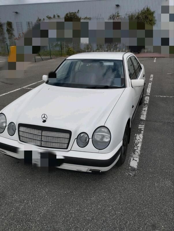 Weiß Gebraucht 1996 Mercedes E230 Limousine | 2.450 € (Fairer Preis) - Bild 1/4