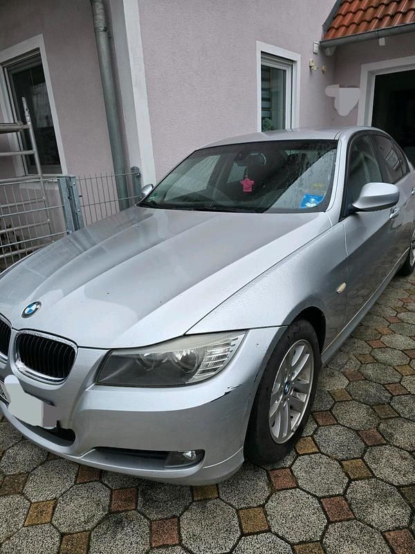 Second-hand BMW 318 143 CP (105 kW) 2008 Argintiu Berlinǎ