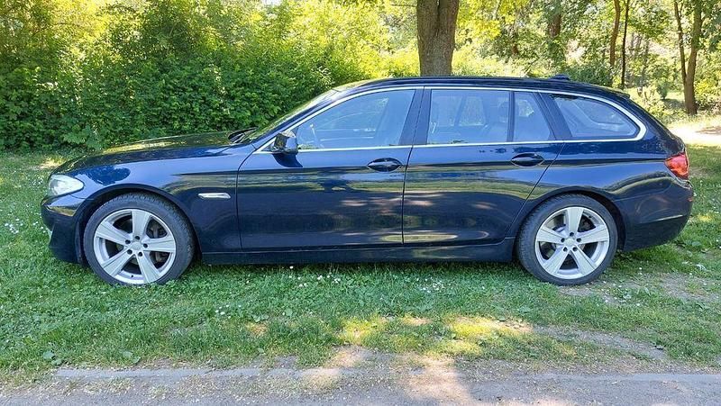 Blau Gebraucht 2012 BMW 530 Kombi | 7.200 € (Guter Preis) - Bild 1/4