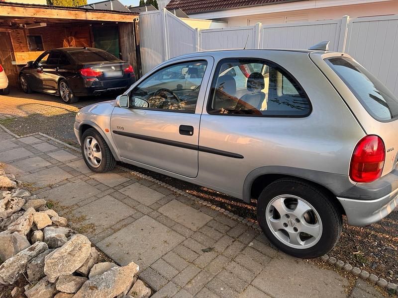 Second-hand Opel Corsa 65 CP (47 kW) 2000 Argintiu Hatchback