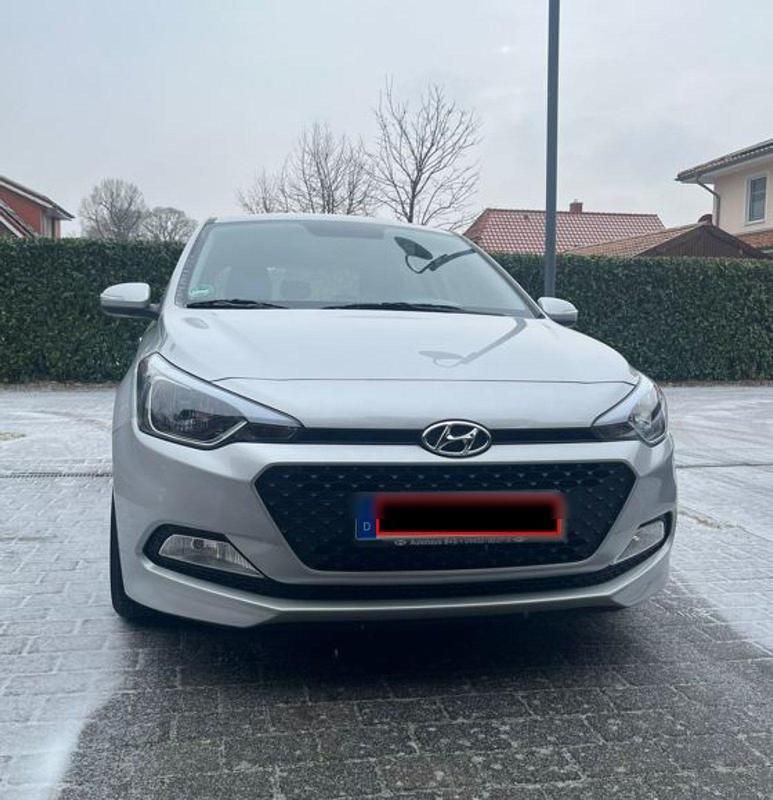 Gebraucht Hyundai i20 Active 75 PS (55 kW) 2017 Grau Kleinwagen