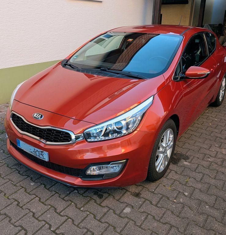 Orange Gebraucht 2014 Kia ProCeed Vision Kleinwagen | 11.300 € (Teuer) - Bild 1/4