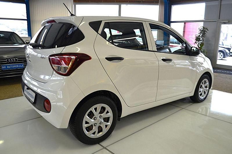 Gebraucht Hyundai i10 Classic 67 PS (49 kW) 2017 Weiß Kleinwagen