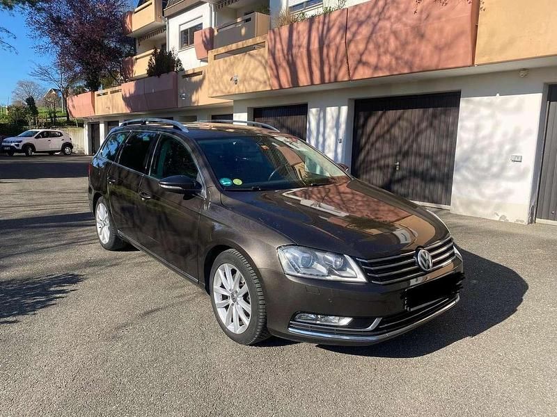 Gebraucht VW Passat Highline 140 PS (102 kW) 2013 Braun Kombi