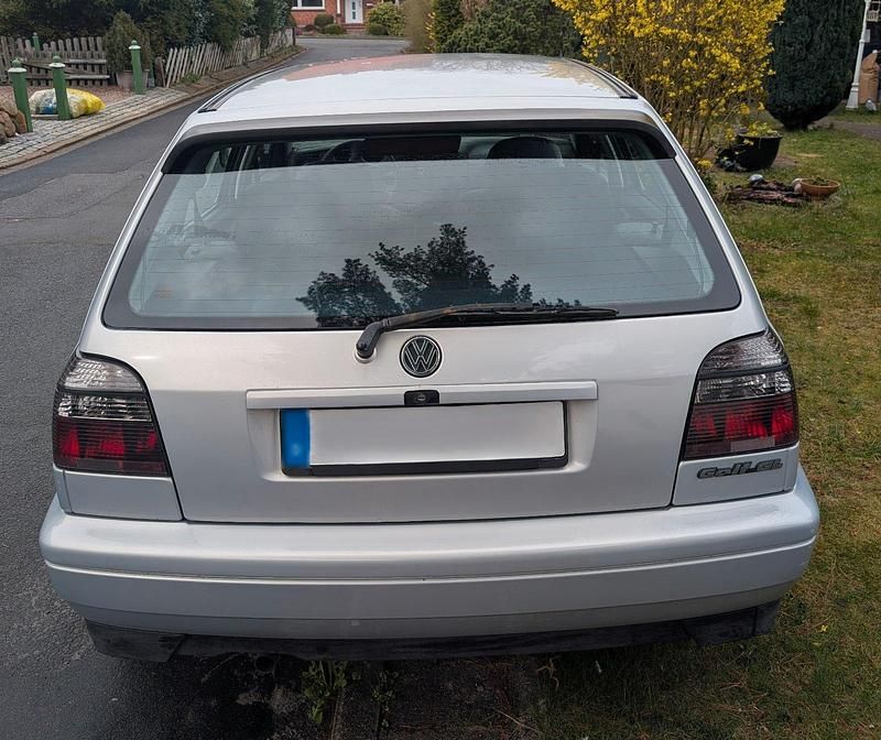 Gebraucht VW Golf III 75 PS (55 kW) 1996 Silber Kleinwagen